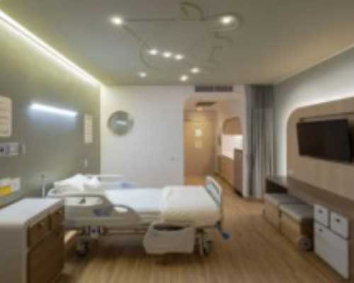 女职员穿内衣上班